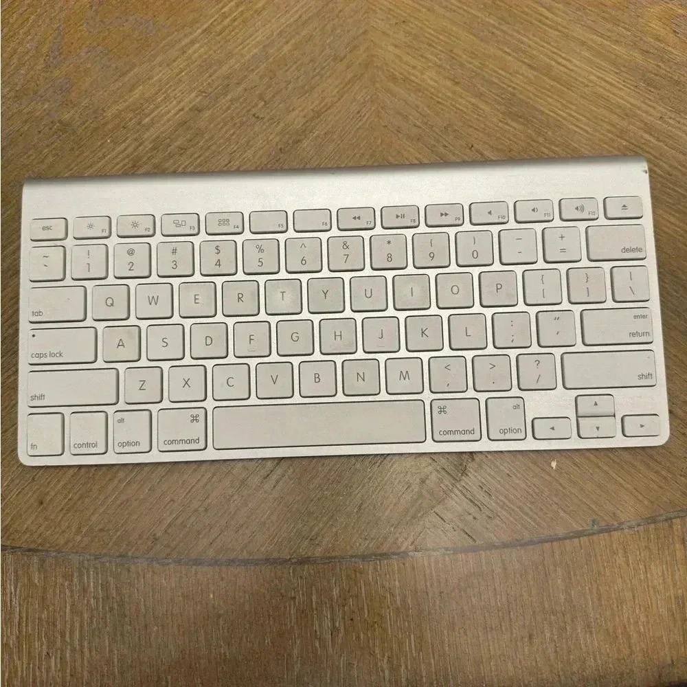 Apple Wireless Keyboard with Bluetooth - Silver Model A1314